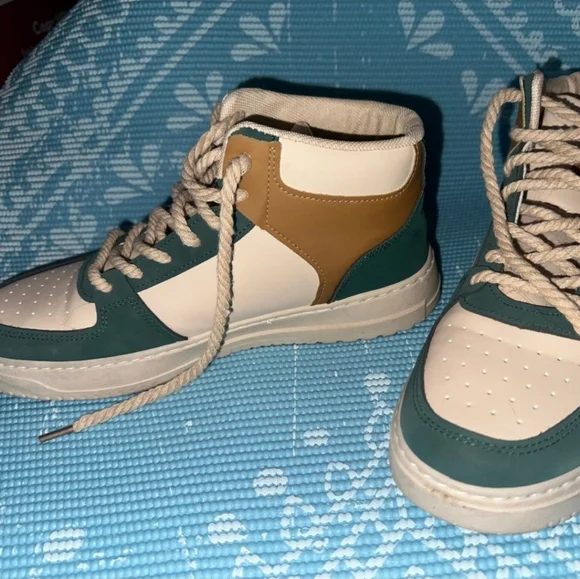 Men’s Cream and Green Sneaker Skate Shoes - Picture 6 of 8